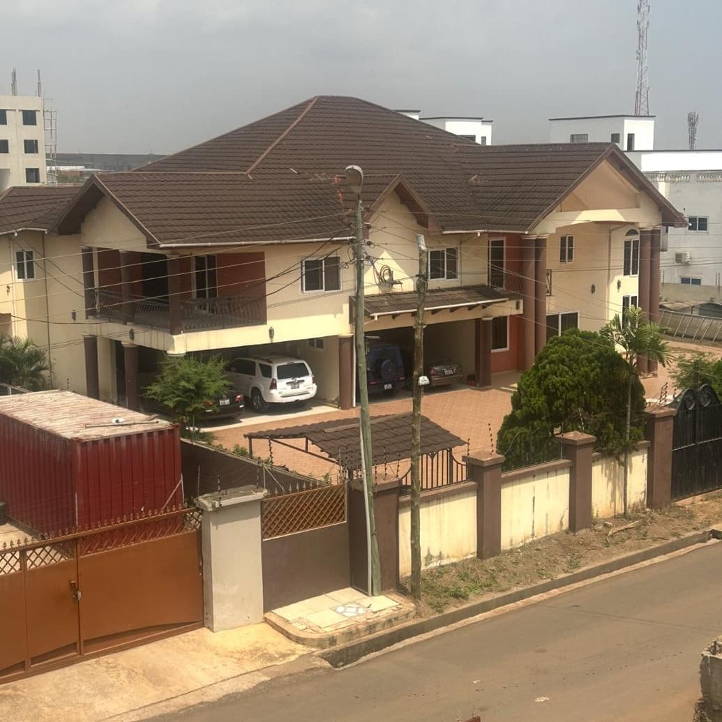 7 BEDROOM HOUSE AT COMM 20